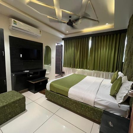 Prime View Hotel Ahmedabad Exteriör bild
