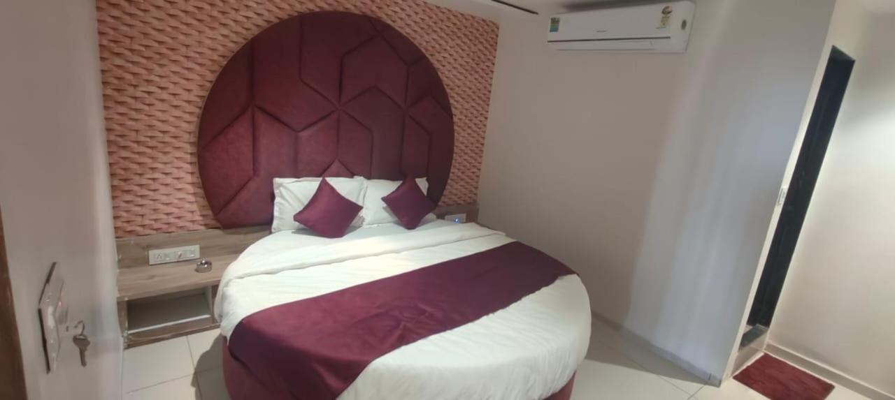 Prime View Hotel Ahmedabad Exteriör bild