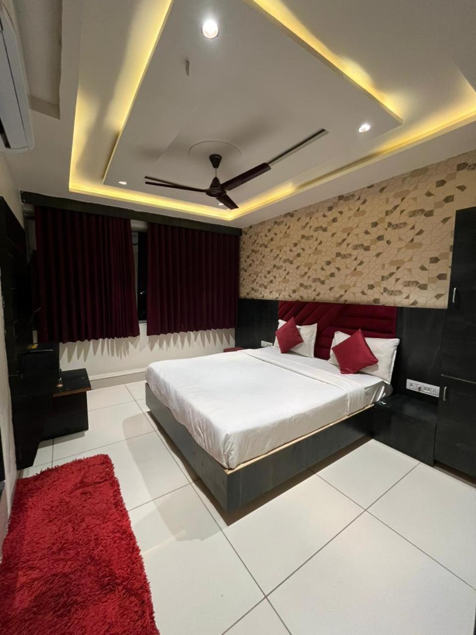 Prime View Hotel Ahmedabad Rum bild