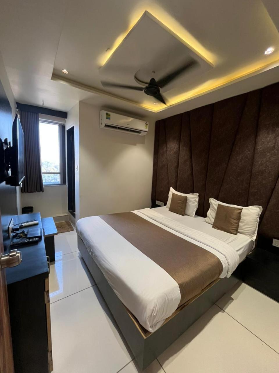 Prime View Hotel Ahmedabad Rum bild