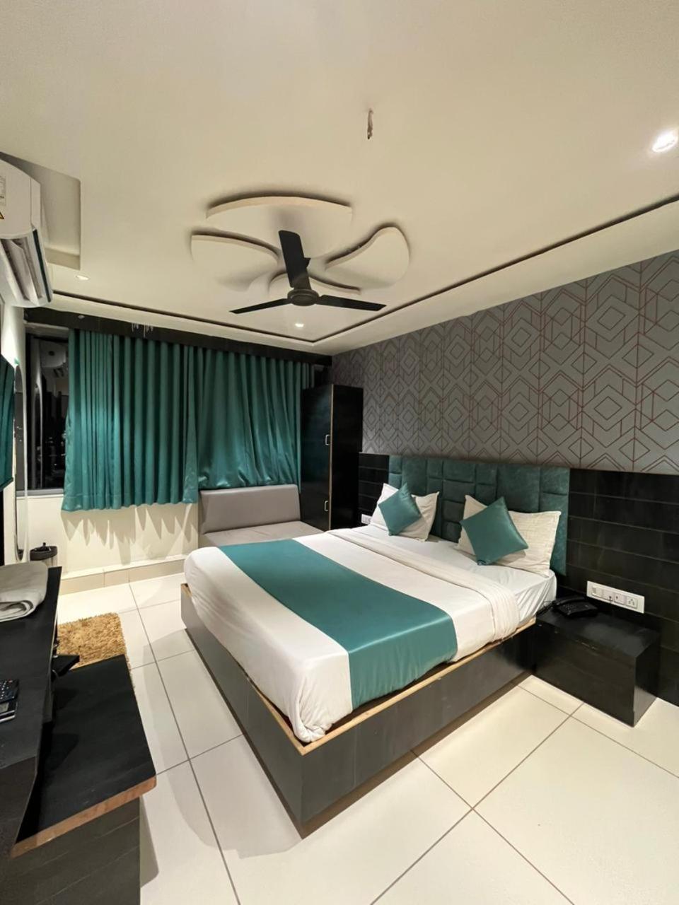 Prime View Hotel Ahmedabad Rum bild