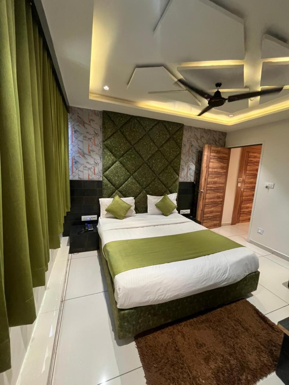 Prime View Hotel Ahmedabad Rum bild